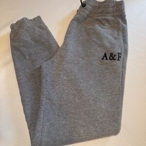 Abercrombie Kids Gray jogger sweatpants Size 13/14